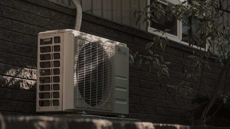 エアコンをつけっぱなしにすると電気代は高い?節約できる使い方と損しない判断ポイント