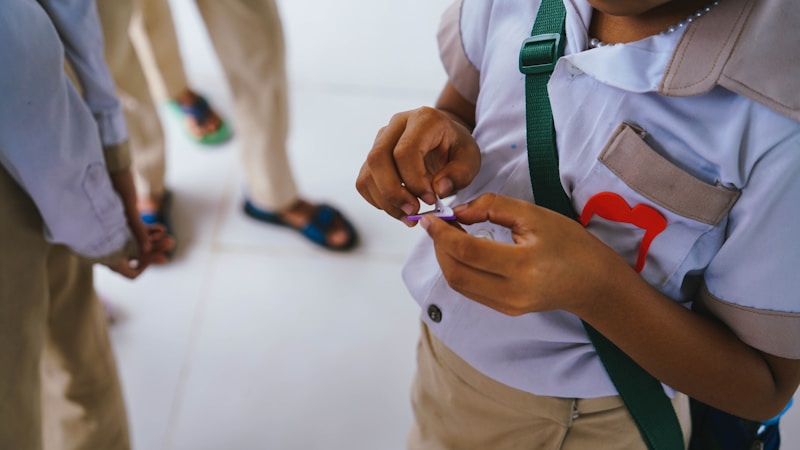 夏休みの自由研究に迷ったら|簡単ですぐできるアイデア集【学年別・親子で進めやすい】