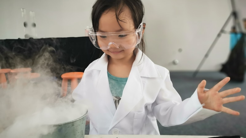 夏休みの自由研究に迷ったら|簡単ですぐできるアイデア集【学年別・親子で進めやすい】